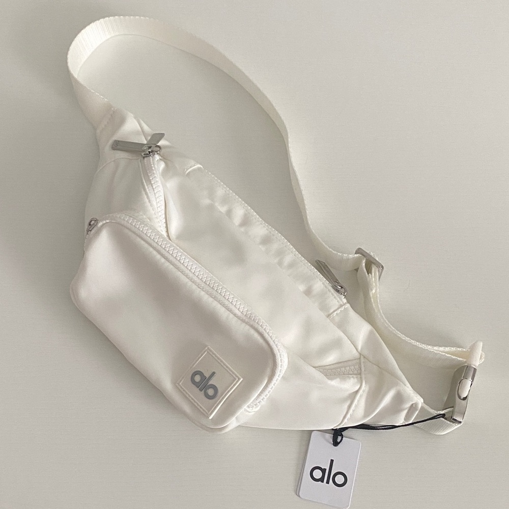 ALO Yoga White Belt Bag / Waist Pack - Picture 4 of 7